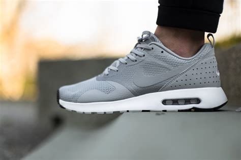 nike herren air max tavas leather grau